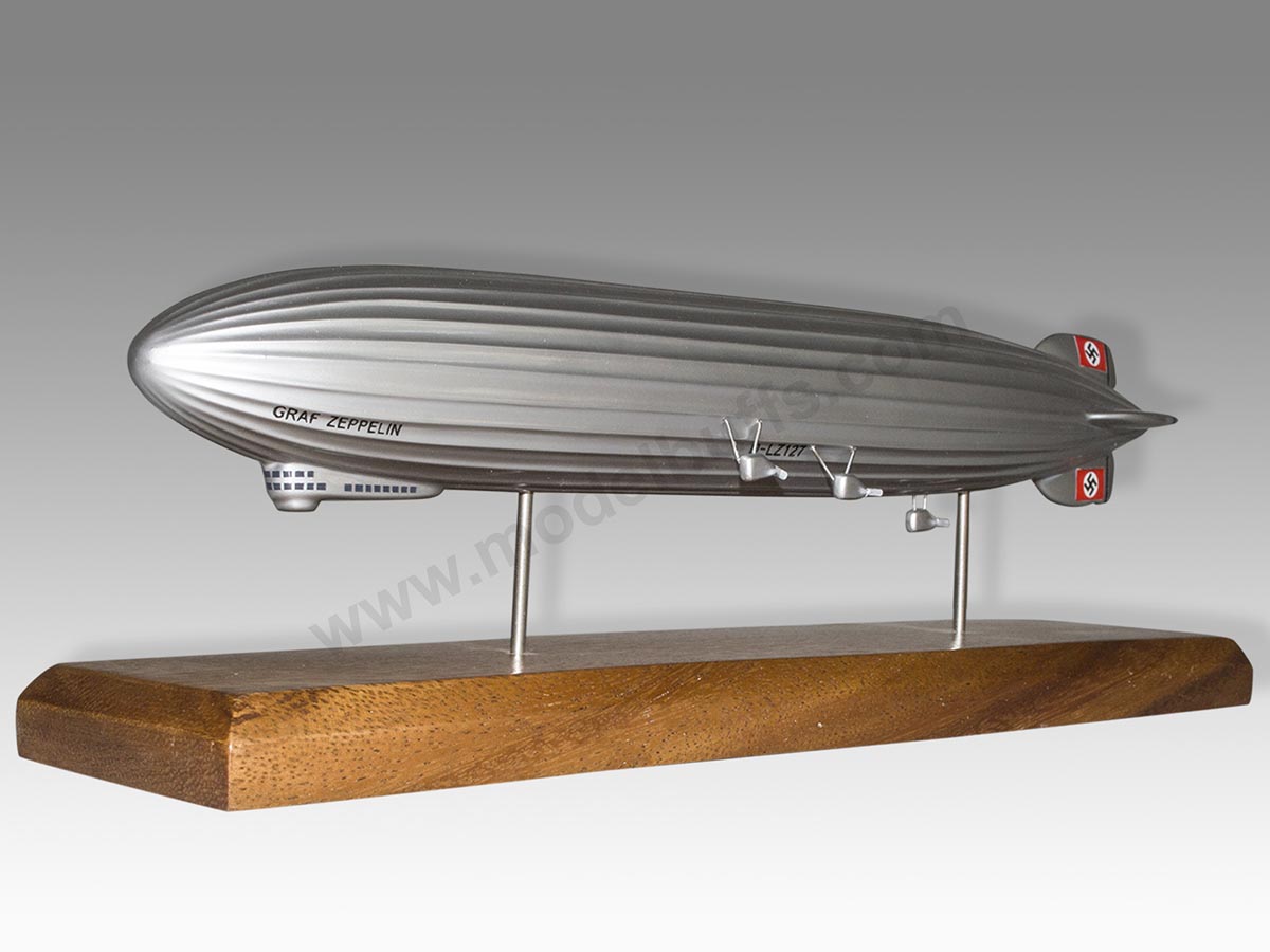 Modell Zeppelin Zeppelin auf Ständer